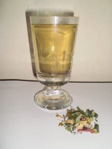 Kräutertee "Ruhepause" im Glas.